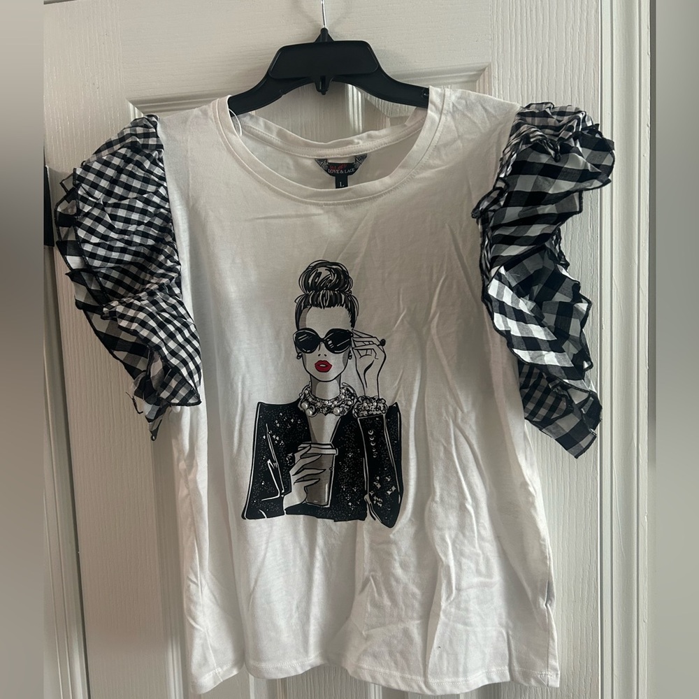 Trendy White and Black Graphic Top